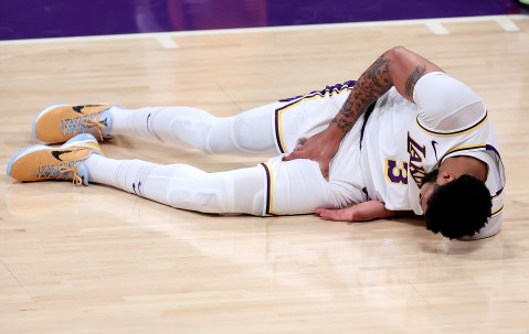 AG体育官方网站-包含绿军队员因伤退出比赛，备战受挫的词条